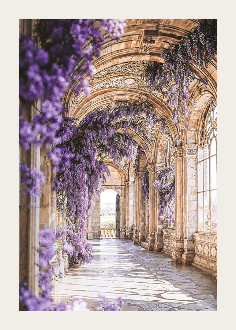 Affisch med en korridor täckt av lila blommor-12