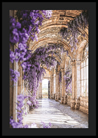 Poster com corredor coberto de flores roxas-4