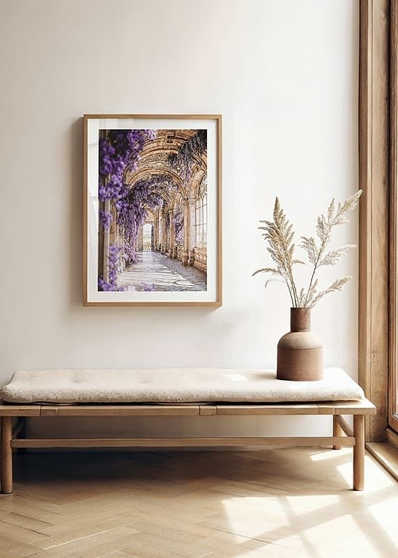 Poster cu un coridor acoperit cu flori violet-12