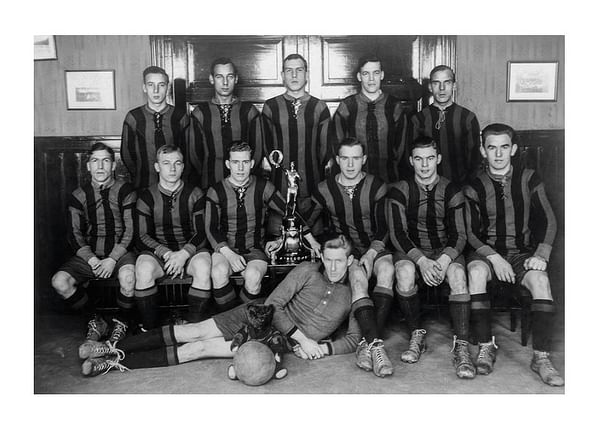 Poster Tidig Lagbild Inomhus Med Pokal Hammarby IF