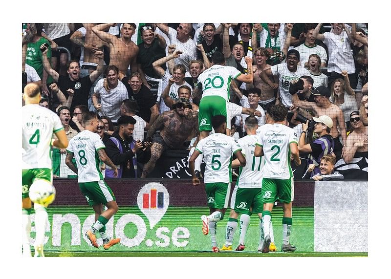 2024 Nahir Besara Med Supportrar Hammarby IF-12