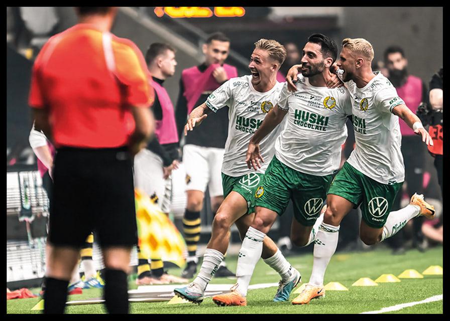 2023 Nahir Besara Med Lagkamrater Hammarby IF-12