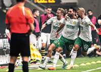 2023 Nahir Besara Med Lagkamrater Hammarby IF-5