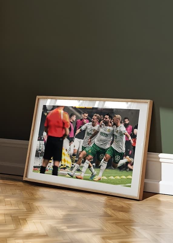 Poster 2023 Nahir Besara Med Lagkamrater Hammarby IF crossfade