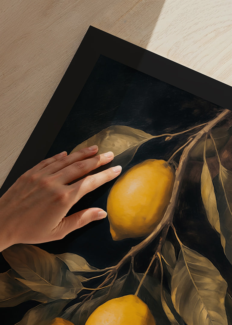 Un poster con limoni dorati su uno sfondo scuro -12