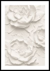 En plakat med strukturerte, detaljerte blomster i myke, monokrome toner-0