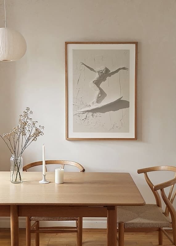 En plakat med en strukturert surfersilhuett som utstråler bevegelse og frihet-12