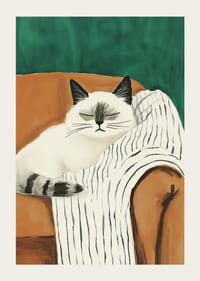 Plagát uvoľnenej mačky na pruhovanej deke v oranžovom kresle-3