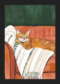 Une affiche d'un chat orange reposant sur une couverture rayée dans un fauteuil rouge rouille-5