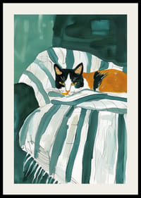 Une affiche d'un chat tricolore reposant sur une couverture rayée dans un fauteuil vert-2