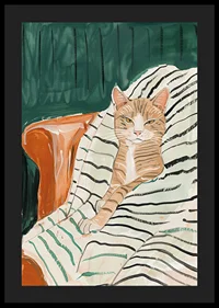 En  poster av en avslappnad katt i en fåtölj, perfekt för att skapa en mysig och elegant atmosfär-4