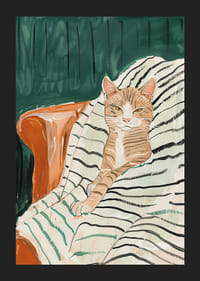 En plakat av en avslappet katt i en lenestol, perfekt for å skape en koselig og elegant atmosfære-5