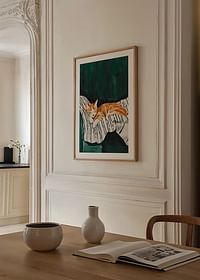En plakat af en sovende orange kat på et stribet tæppe-4