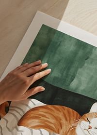 Un poster cu o pisică portocalie adormită pe o pătură în dungi-5