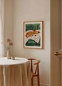 En poster av en sovande valp på en randig filt-8
