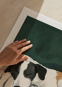 Een poster van een slapende terriër die rust in huis creëert-5