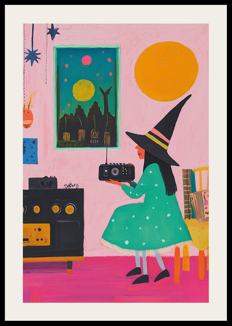 En poster som visar en ung häxa som lyssnar på radio i ett retroinspirerat rum-12
