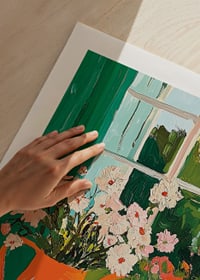 En poster som skildrar en kopp kaffe och blommor vid ett fönster-9