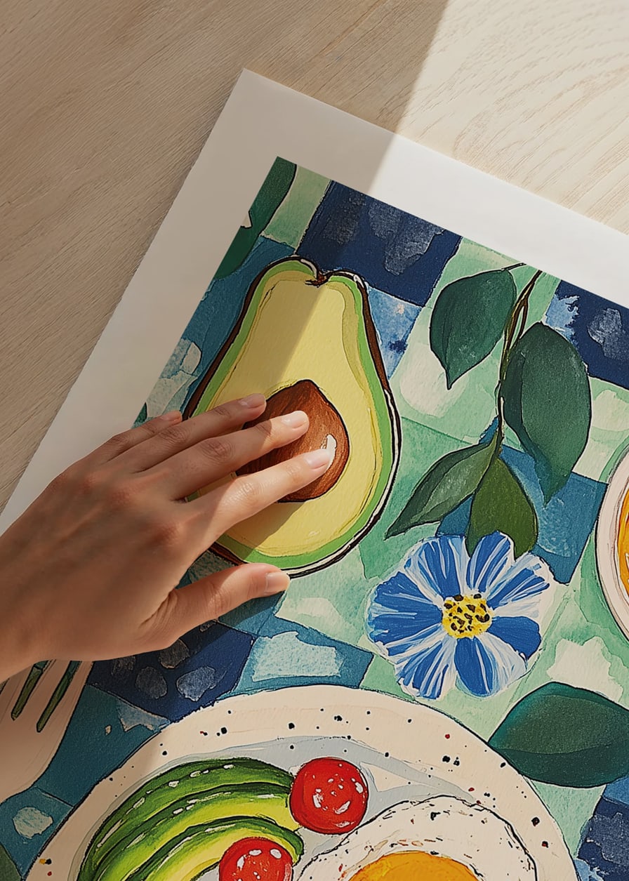 Een poster met een uitnodigend ontbijt met eieren, avocado en sinaasappelsap-12
