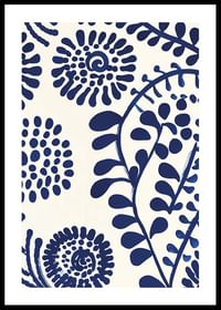 Une affiche avec des motifs floraux abstraits d'un bleu profond sur un fond clair-0