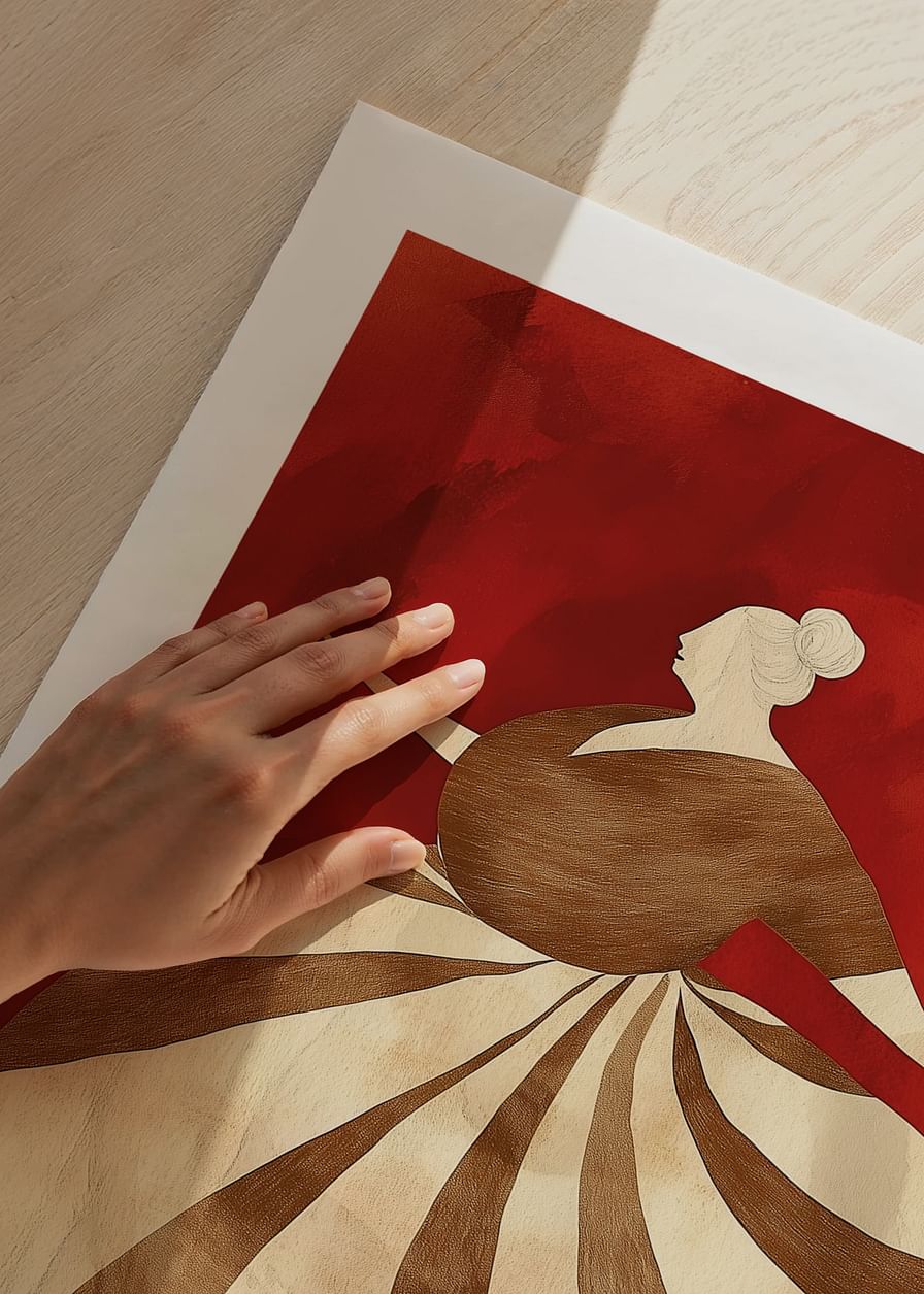 Een poster met een ronddraaiende figuur in een gestreepte jurk tegen een felrode achtergrond-12