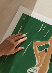 Een poster van een vrouw in yogahouding -5
