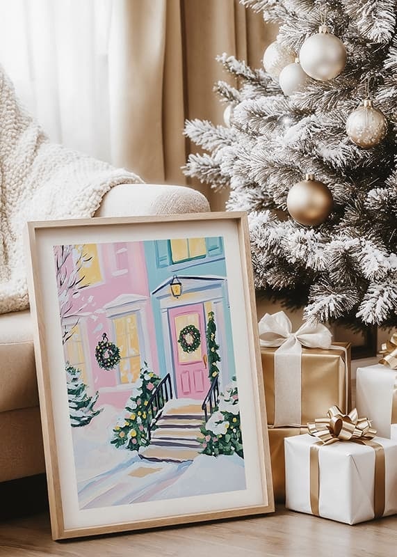 En poster av en pastellfärgad ytterdörr dekorerad med julkransar och snötäckta buskar-12