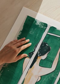 Een poster van een vrouw in de douche -9