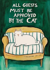 Ein Poster einer weißen Katze auf einem gelben Sofa-7