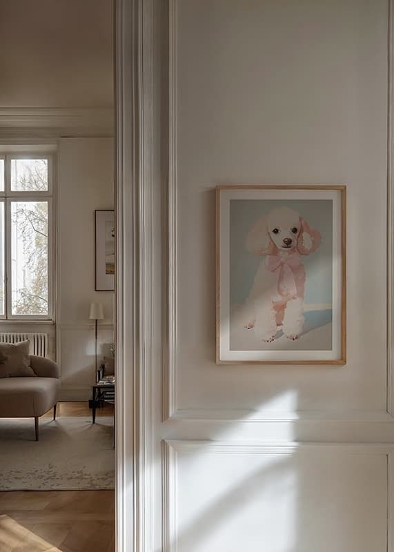 Plakat przedstawiający puszystego pudla z różową kokardką-12