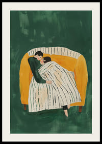 Een poster van een stel dat samen onder een deken op een gele bank rust-2