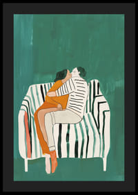 Plagát páru v milujúcom objatí na pruhovanej pohovke-4