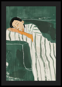 Un poster di una donna in profondo riposo, avvolta in una coperta sul suo divano-4