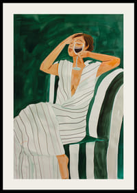 Une affiche représentant une femme dans un luxe décontracté, dégustant un verre de vin-2