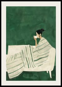 Een poster waarop een vrouw is afgebeeld, gewikkeld in een gestreepte deken, genietend van een warme kop thee.-2