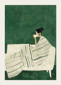 Een poster waarop een vrouw is afgebeeld, gewikkeld in een gestreepte deken, genietend van een warme kop thee.-3