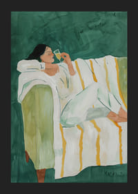 Egy poszter, amely egy nőt ábrázol nyugodt luxusban, egy pohár bort élvezve-5