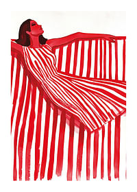Een levendige vrouw in een rood-wit gestreepte jurk straalt vrolijke elegantie uit-1