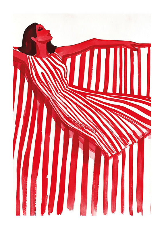 Een levendige vrouw in een rood-wit gestreepte jurk straalt vrolijke elegantie uit-12