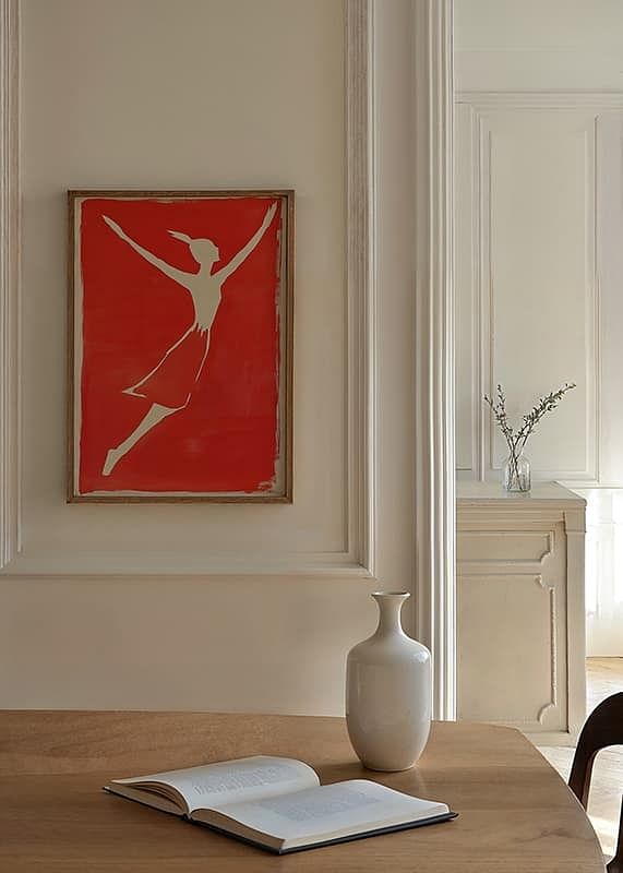 La silhouette d'un danseur sur fond rouge rayonne de liberté et d'énergie-12