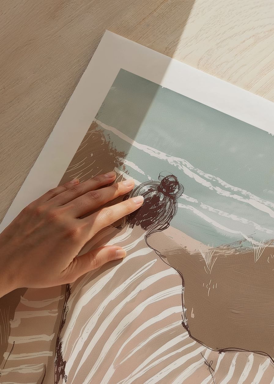 Une silhouette rêveuse contemple les vagues dans des tons doux et chauds-12