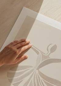 Elegantná baletka zachytená v nadčasovom ladnom pohybe-9
