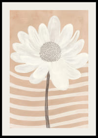 Eenvoudige elegantie met een witte bloem tegen beige golven-2