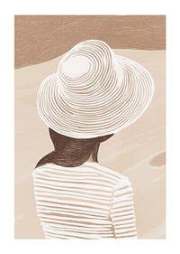 En stilren illustration av en kvinna med hatt mot en mjuk, sandfärgad bakgrund-1