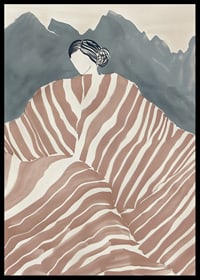 En elegant figur svept i randigt tyg, omgiven av mystiska berg-6
