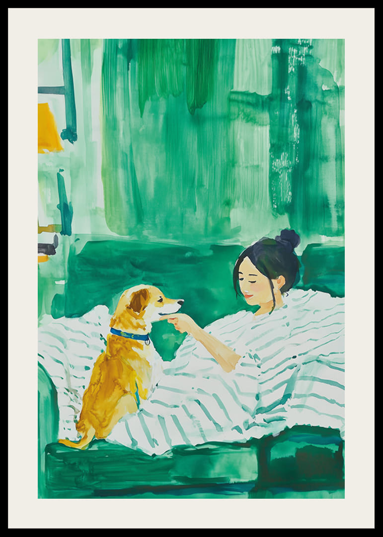 Femeia și câinele se odihnesc armonios în nuanțe verzi, pline de calm și împreună-12