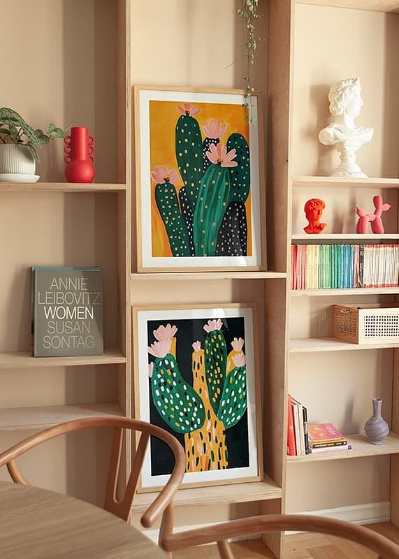 Floarea colorată de cactus pe un fundal portocaliu cald răspândește bucurie-12