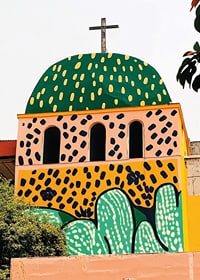 Färgsprakande kyrka för tankarna till en livlig mexikansk by-7