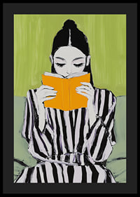 En stilren illustration av läsro med en kvinnas fokus på en lysande orange bok-4