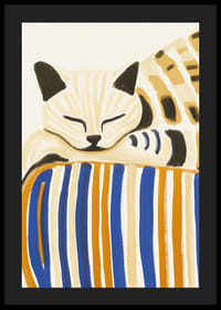 En avslappnad katt vilar på en randig kudde, sprider lugn och harmoni-4